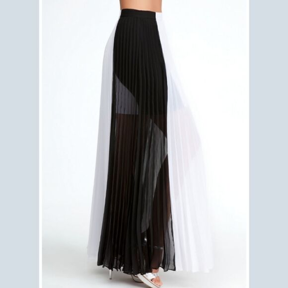 bebe Dresses & Skirts - Bebe Pleated Colorblock Maxi Skirt size S